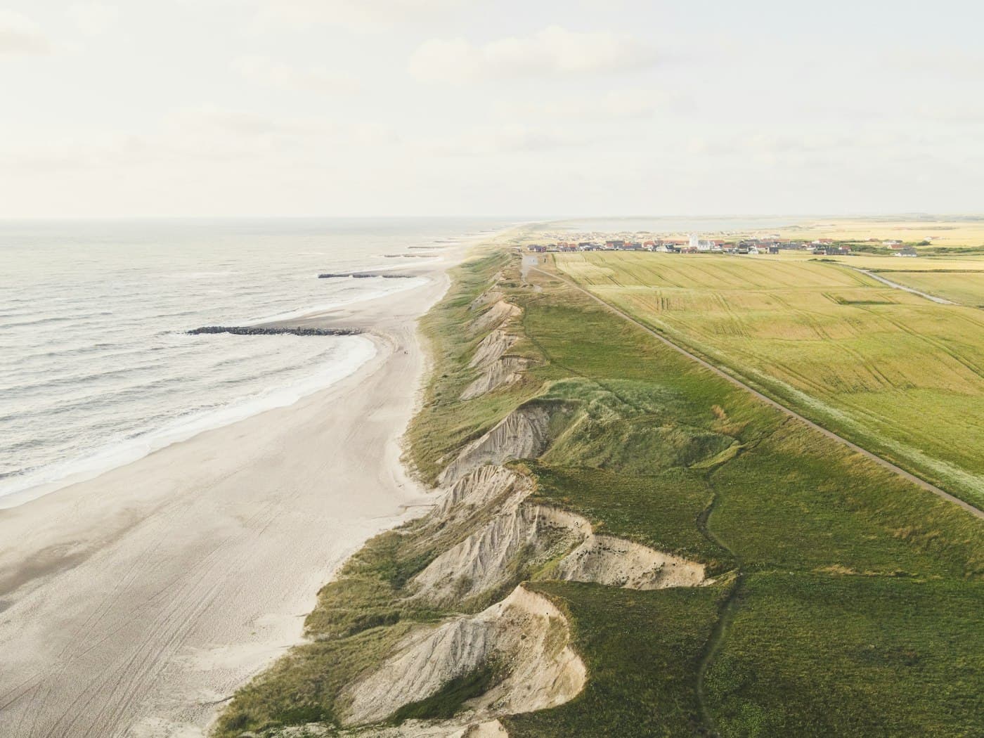 Den danske vestkyst med strand og klitter